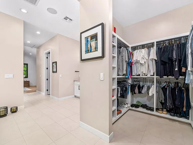 3810 E Clarendon Ave — Photo 27