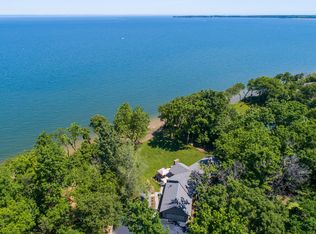 2 Bluff Rd, Saint James, NY 11780