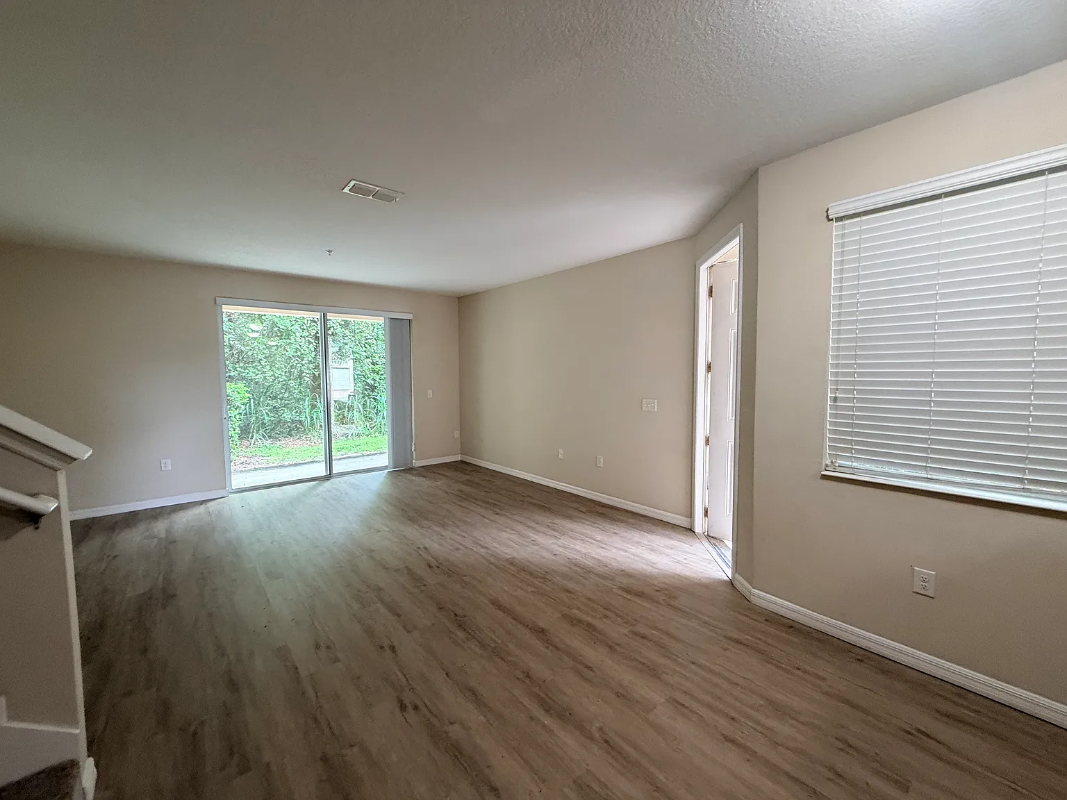 3 bed, 2.5 bath, 1671 sqft, $2,100 — Photo 3