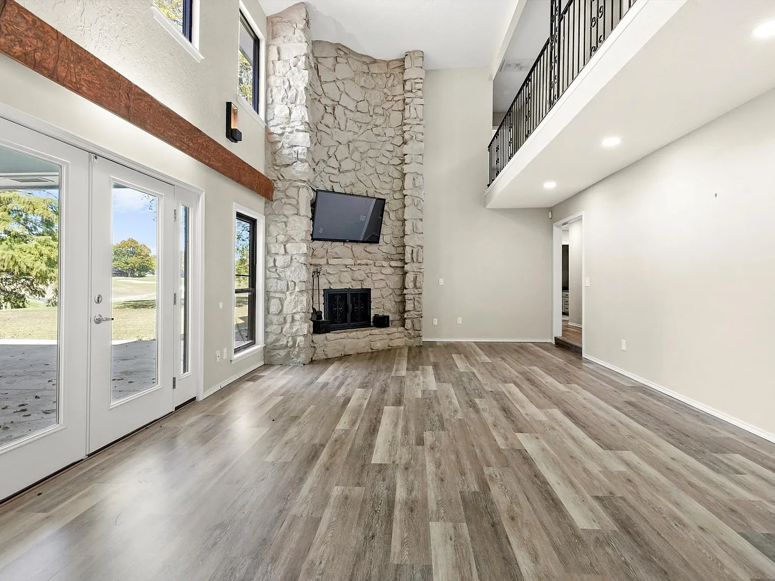 5 bed, 2.5 bath, 3895 sqft, $3,250 — Photo 4