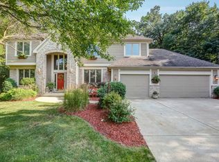 8281 Benwood Cir, Chanhassen, MN 55317