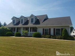 211 Quail Cir, West Bend, WI 53090