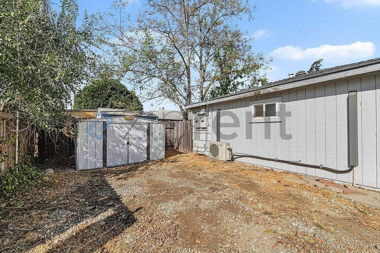 2 bed, 702 sqft, $1,695 — Photo 3