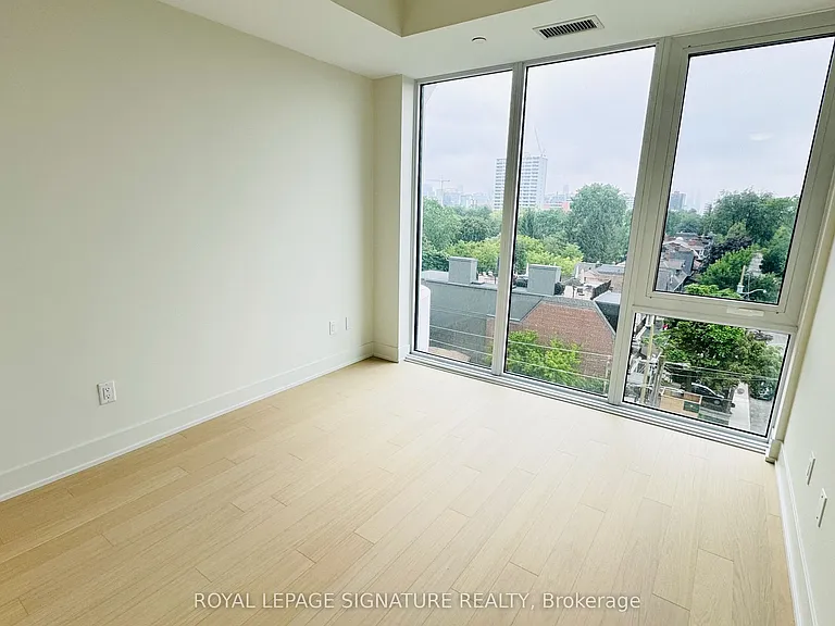 322 Dupont St #605 — Photo 17