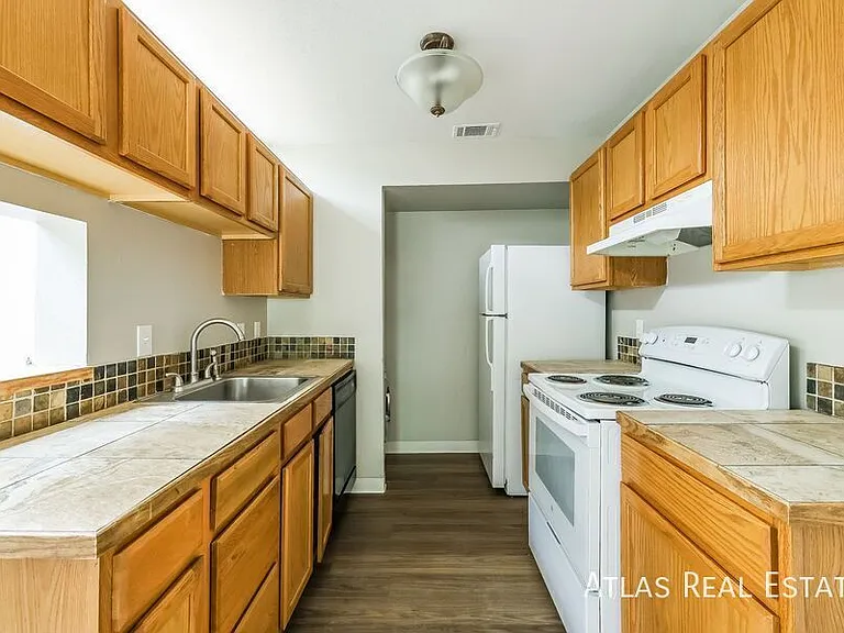 842 S Uravan Ct #C — Photo 3