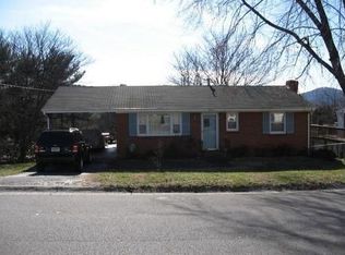 623 E Augusta Ave, Vinton, VA 24179