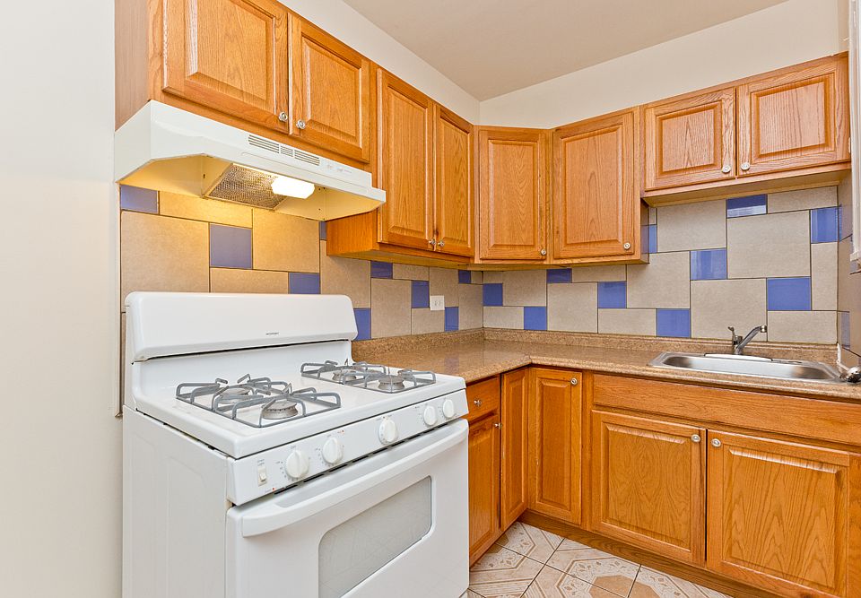 1st image of 7435 N Seeley Ave #1