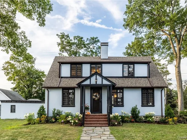 216 Travers Avenue, Mamaroneck, NY 10543