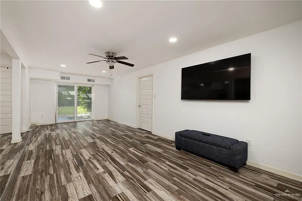 4 bed, 2.0 bath, 1784 sqft, $2,100 — Photo 4