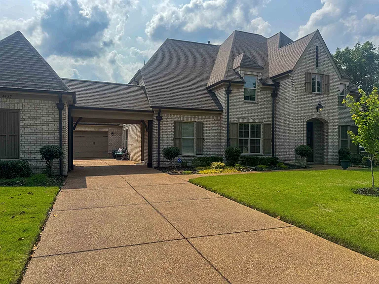 4435 Chestnut Hill Dr — Photo 2