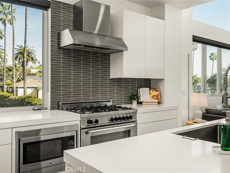 4405 Channel Pl — Photo 18