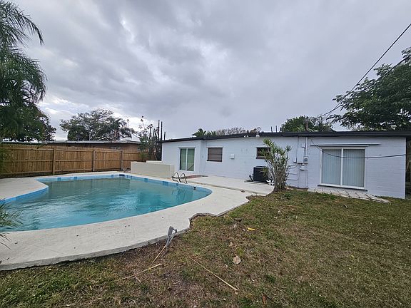 3rd image of 412 Churchill Dr
