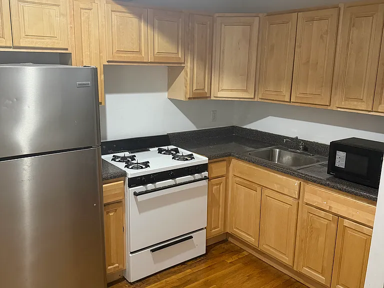 596 E 170th St #4A — Photo 5