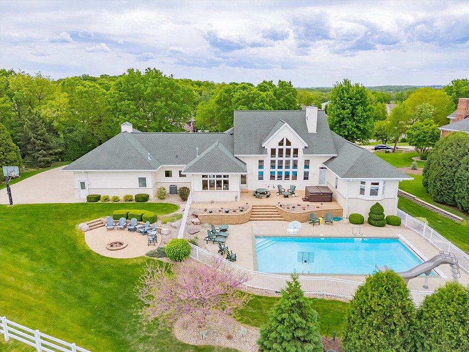 1st image of 5571 Surrey Lane