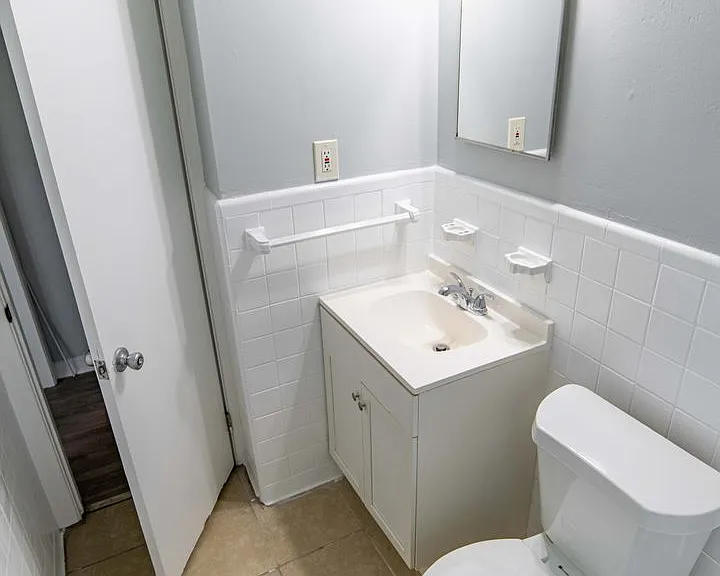 1343 Charlotte St — Photo 15