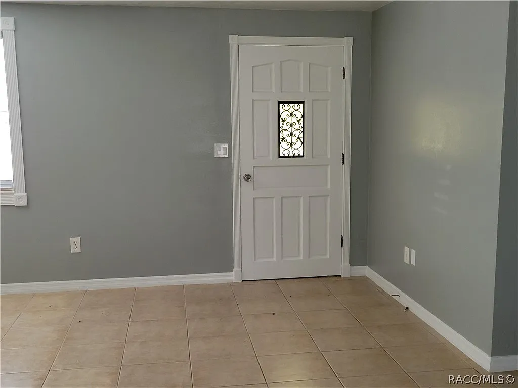 2 bed, 1.5 bath, 880 sqft, $1,300 — Photo 3