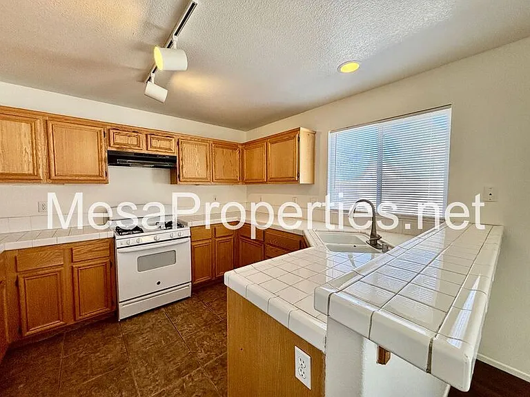 15083 Brown Ln — Photo 6