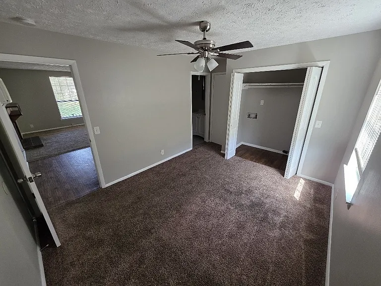346 E Webster St — Photo 9