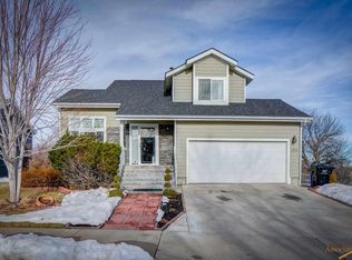 1216 Clover Ridge Dr, Rapid City, SD 57701