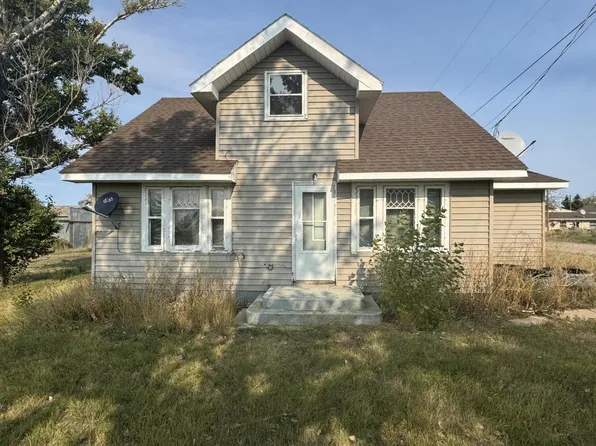 101 3rd Ave W, Westby, MT 59275