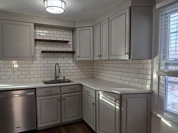 5th image of 57 Greenwood Ave #2