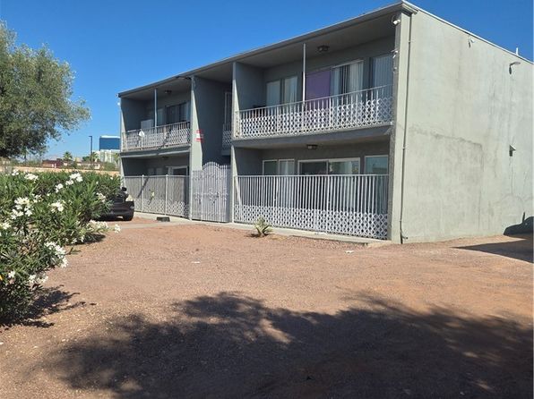 1388 E Desert Inn Rd APT 2