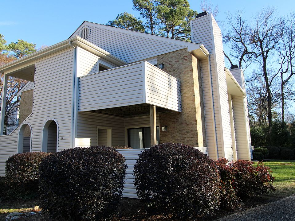1st image of 118 Manhattan Ct