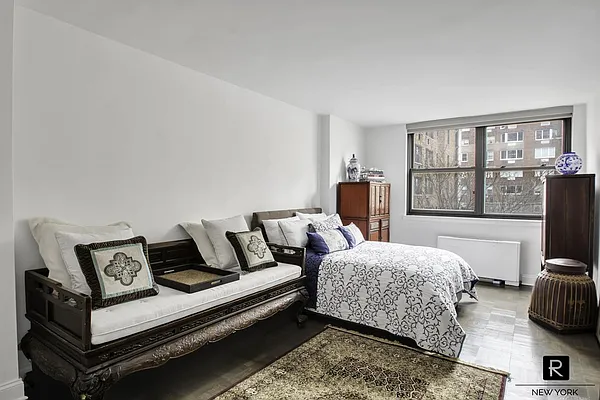 Sold by R New York | media 6