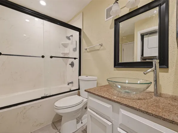 10075 Westpark Dr APT 84, Houston, TX 77042