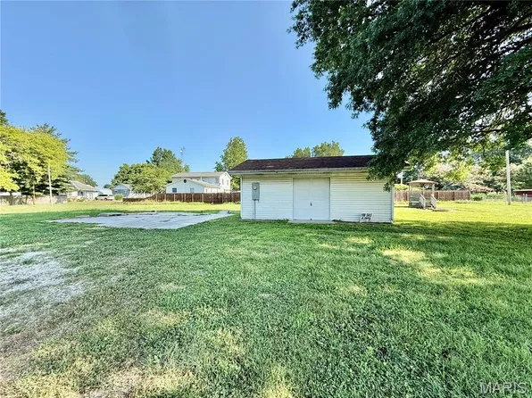 180 South St, Rockbridge, IL 62081