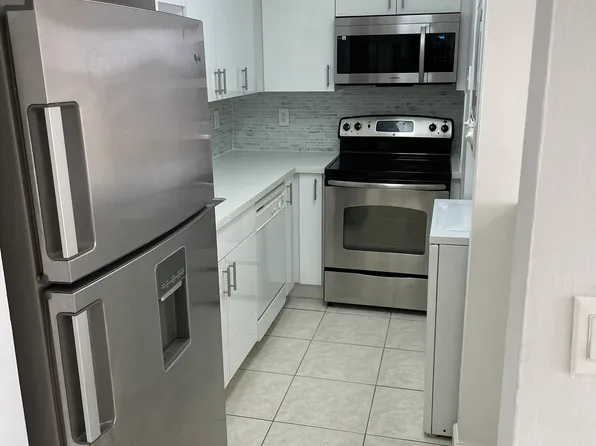 8261 NW 8th St, Miami, FL