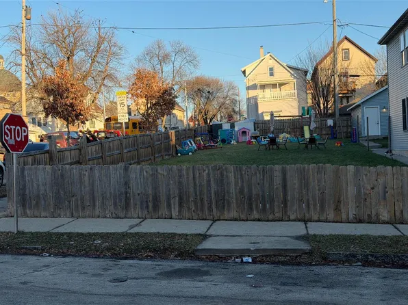 2400 South 9TH STREET #2402, Milwaukee, WI 53215