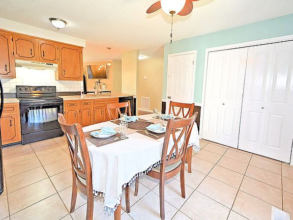 5th image of 408 Bluff Dr