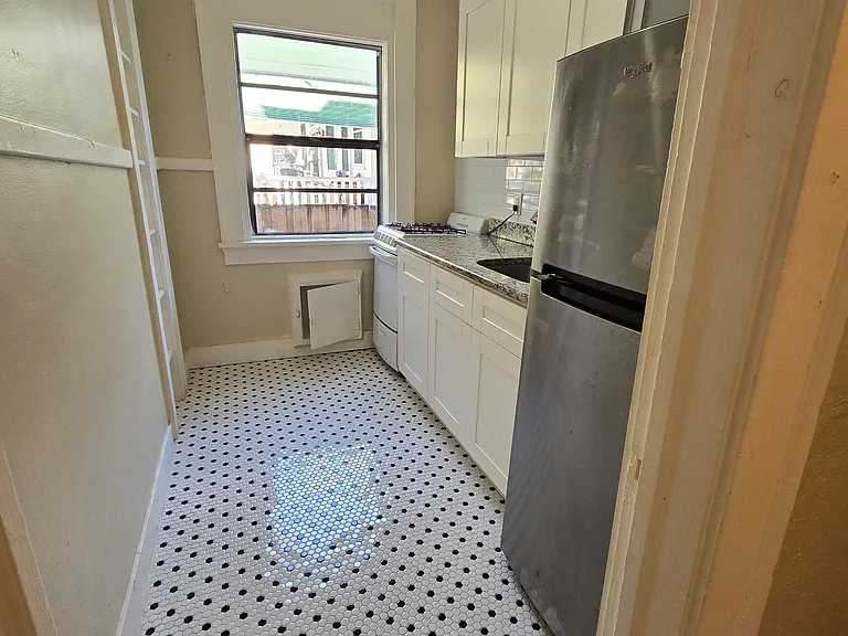 611 W Horatio St #3 — Photo 7