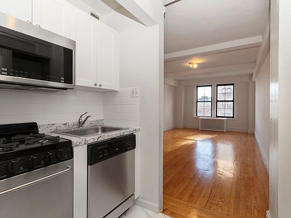 3rd image of 50 W 72nd St APT 905