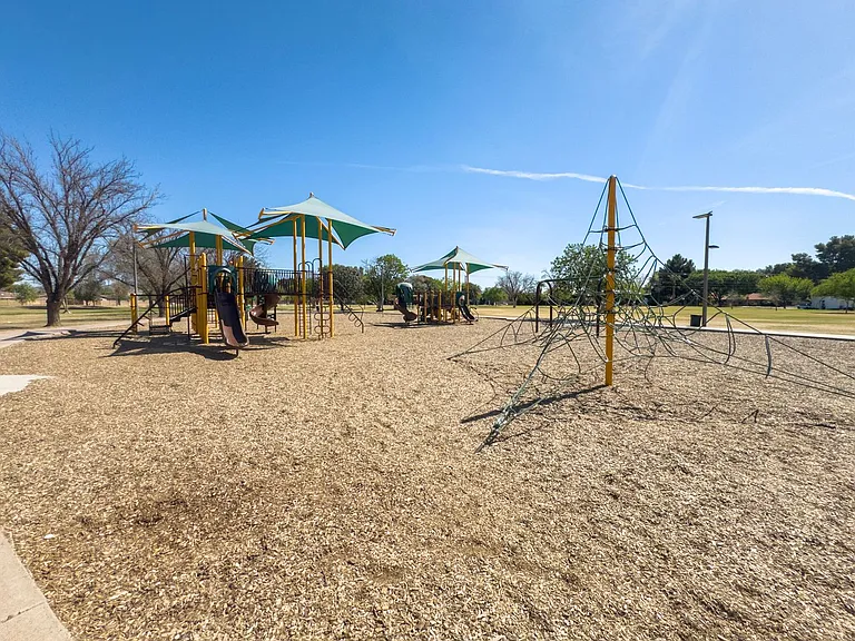 2501 W Belmont Ave — Photo 34