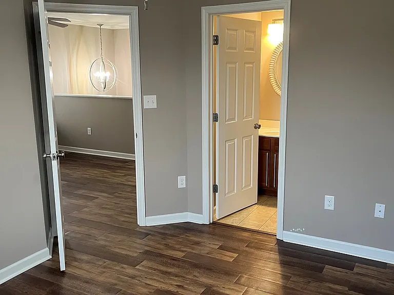 1027 Chesterfield Dr — Photo 13