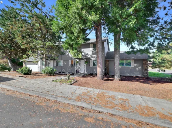76174/76176 Rippling Way, Oakridge, OR 97463