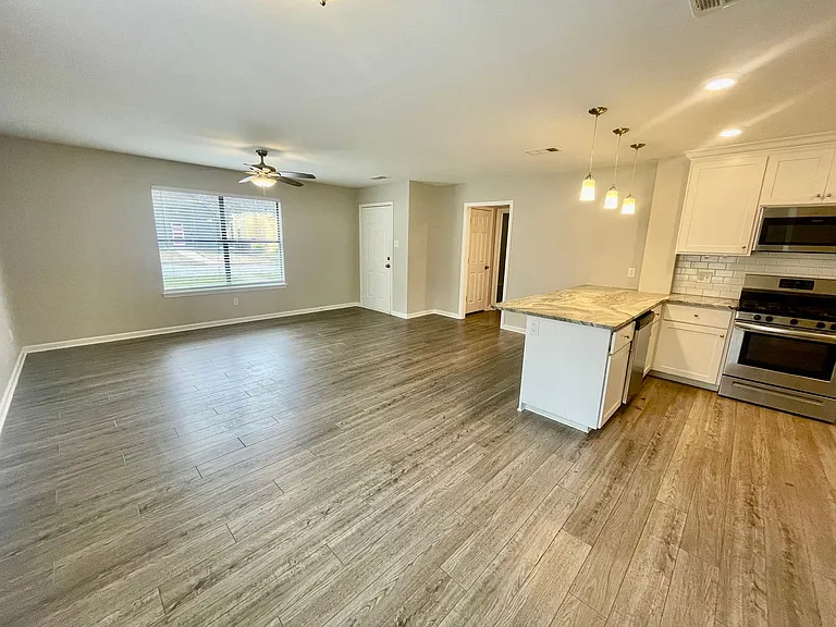 525 S Oak St — Photo 7