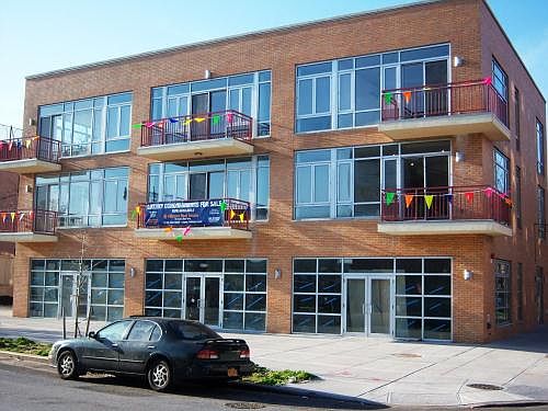 3rd image of 3175 Emmons Ave #3C