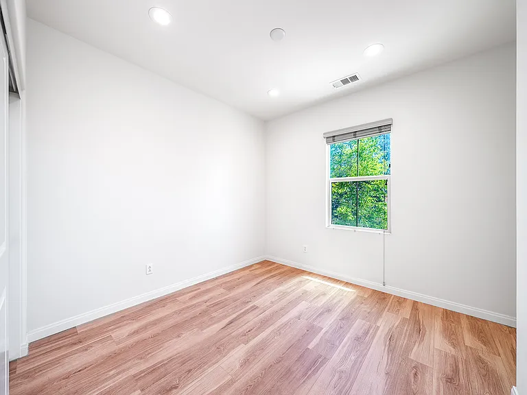 2533 Almeria Ln — Photo 14