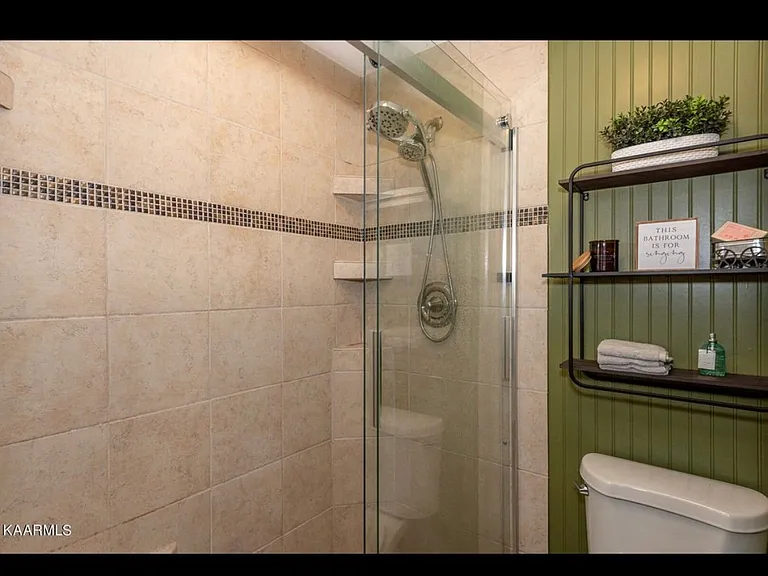 304 Olympia Dr — Photo 14