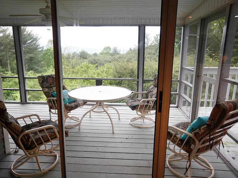 Large screened in Deck
Enjoy shade and breezes.