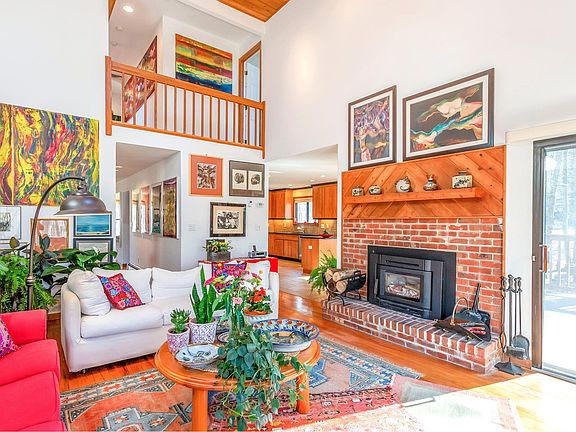 4th image of 4 Spring Hill Ln