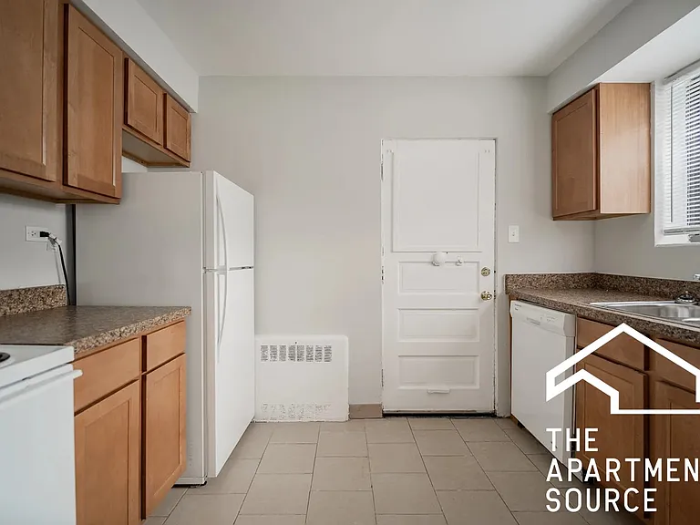 7357 N Sheridan Rd #G — Photo 1