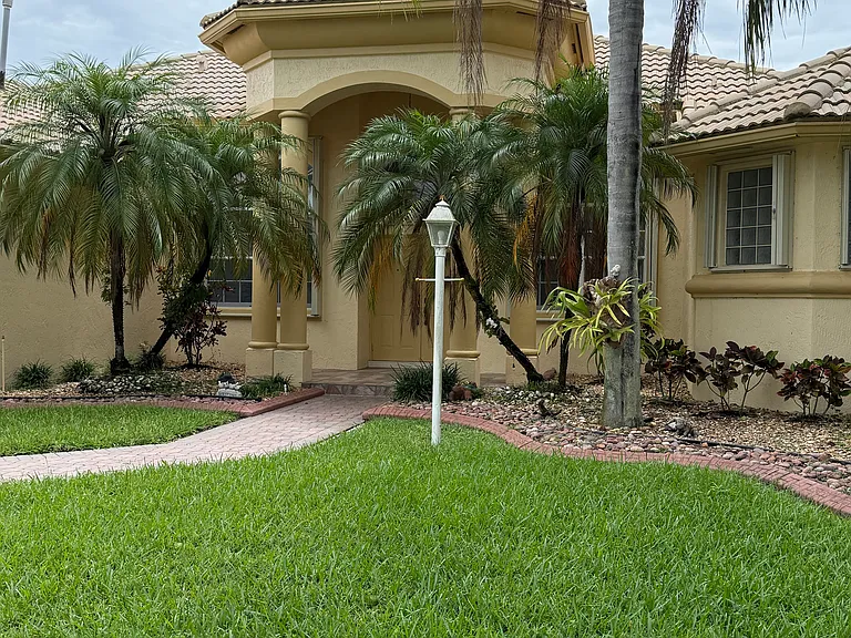 1873 NW 139th Ave — Photo 7