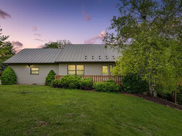 108 E 1st St, Saint Donatus, IA 52071
