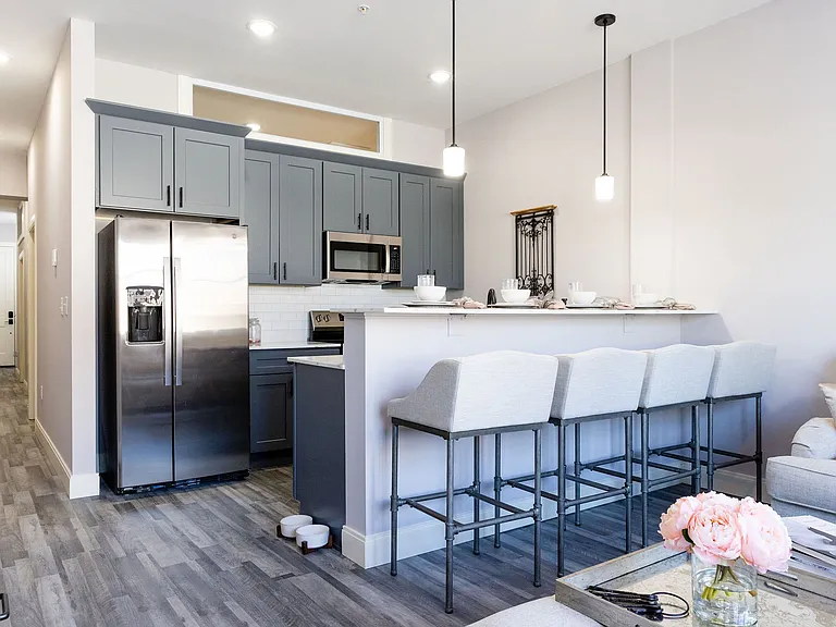 The Residence at 1555 Elm — Photo 22