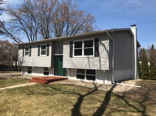 2003 Elmwood Dr, Brookings, SD 57006