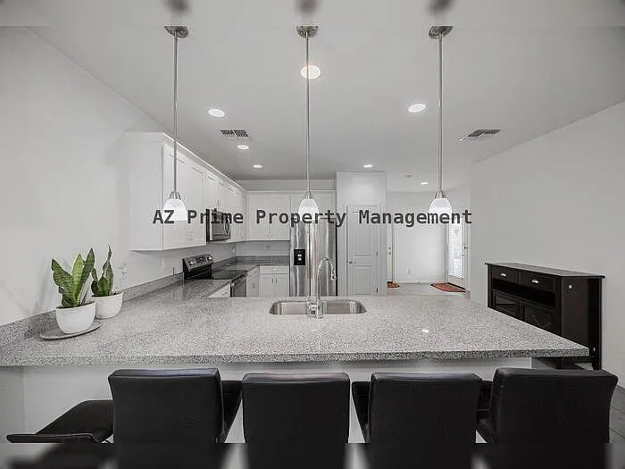 1711 W Pollack St — Photo 8